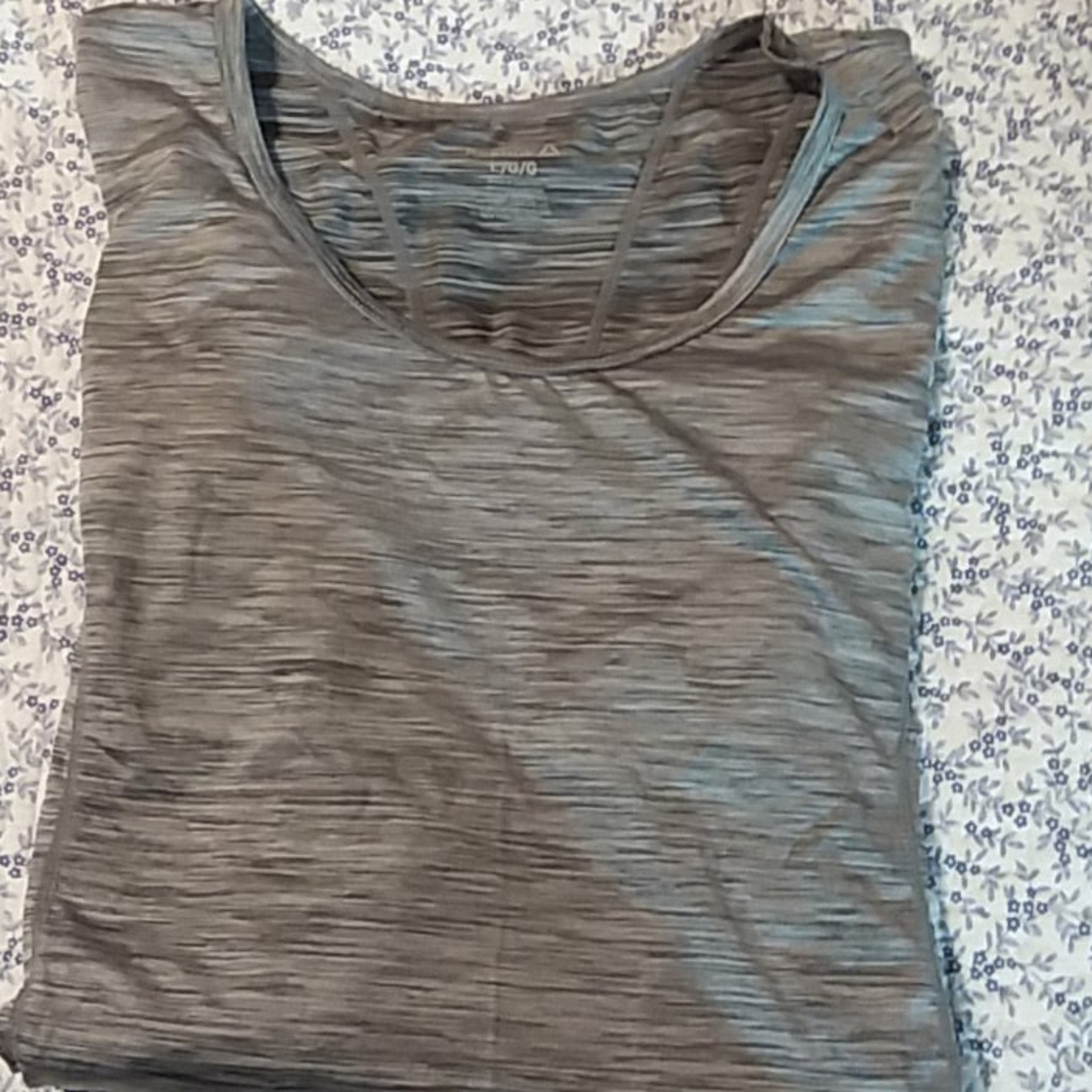 Reebok large long sleeve work out top